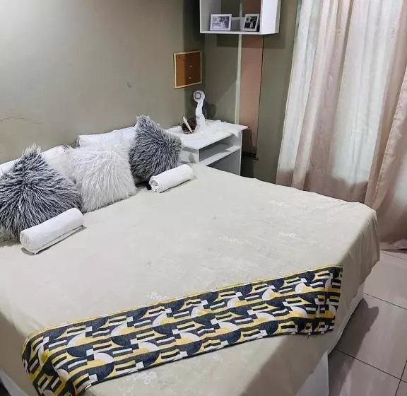 تختخواب و صبحانه Cebos Accomodation