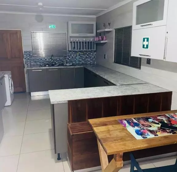 تختخواب و صبحانه Cebos Accomodation