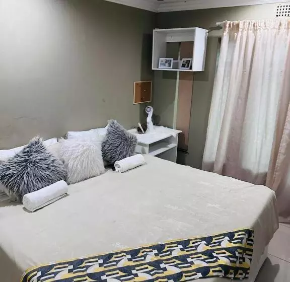 تختخواب و صبحانه Cebos Accomodation