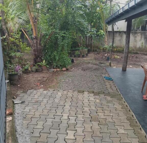 Bed and Breakfast Nuwantha Surf House