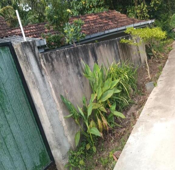 Bed and Breakfast Nuwantha Surf House