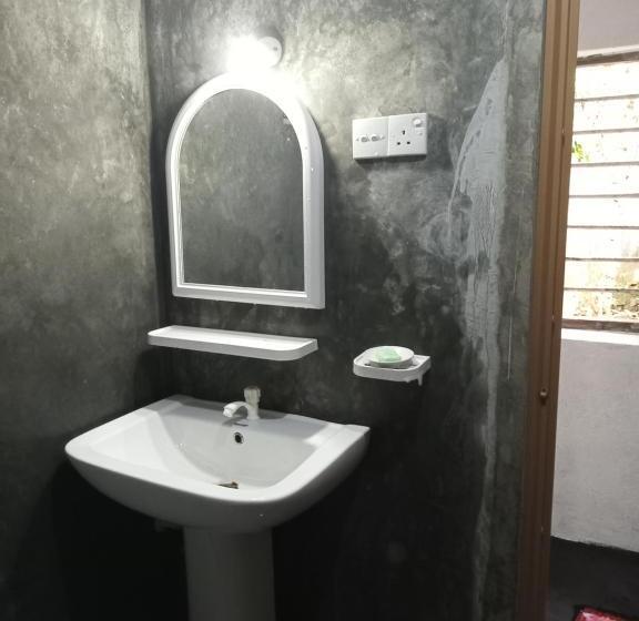 Bed and Breakfast Nuwantha Surf House