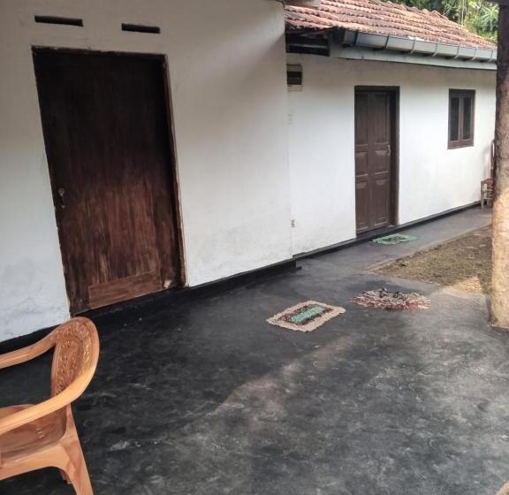 Bed and Breakfast Nuwantha Surf House