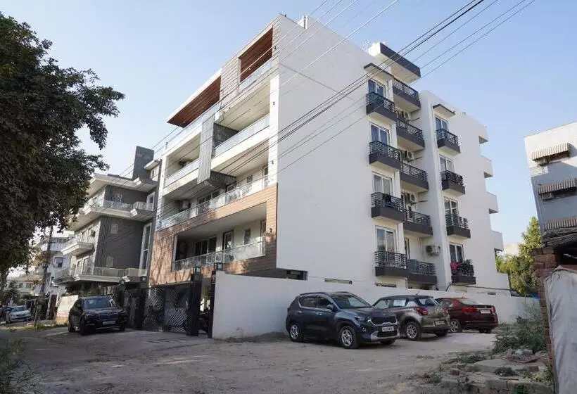 ベッドアンドブレックファースト Rentdoor  Luxury Studio Service Apartment Sector  46