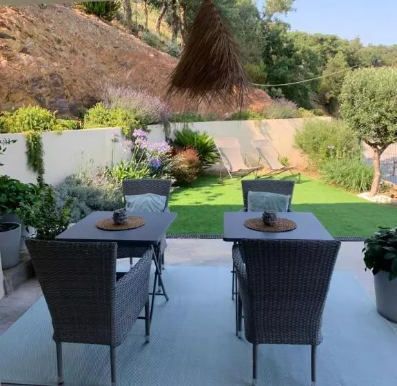 Aamiaismajoitus (B&B) Suite Dans Un Petit Paradis