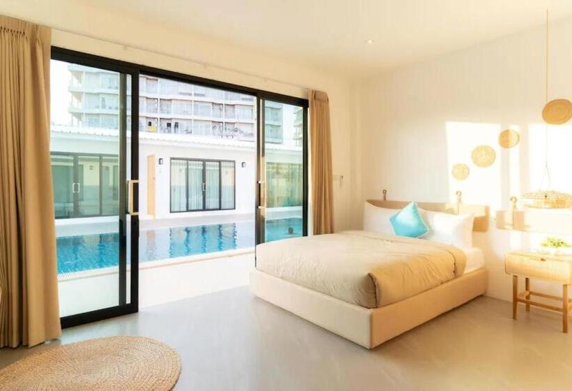 Hotel Cruises The Pool Access