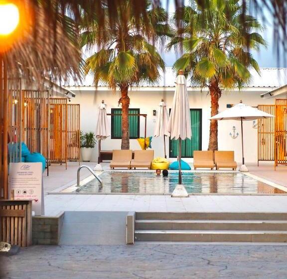 Hotel Cruises The Pool Access