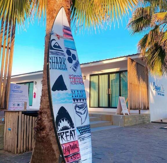 Hotel Cruises The Pool Access