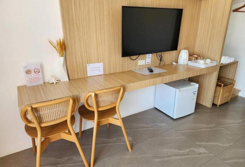 Hotel Cruises The Pool Access