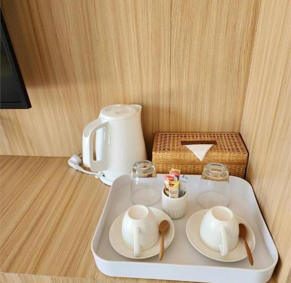 Hotel Cruises The Pool Access