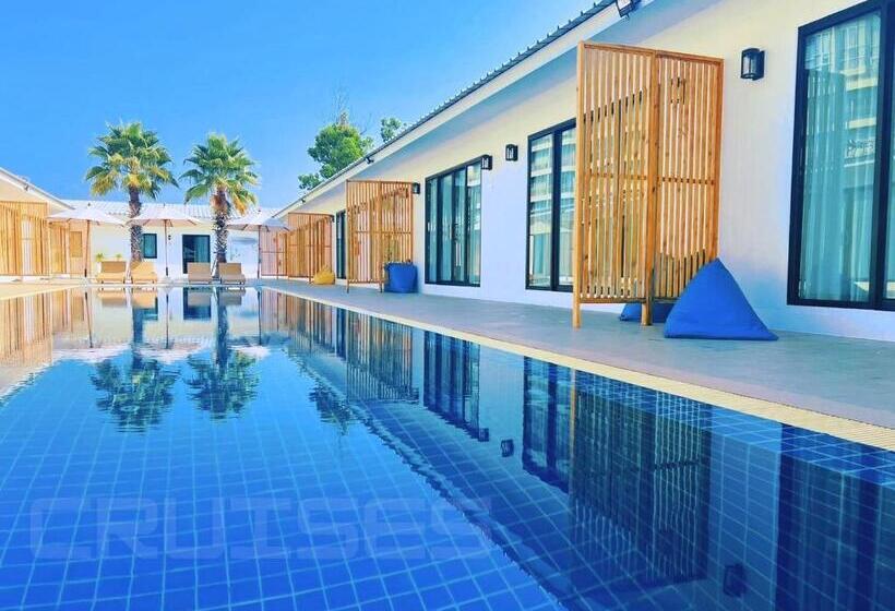 Hotel Cruises The Pool Access