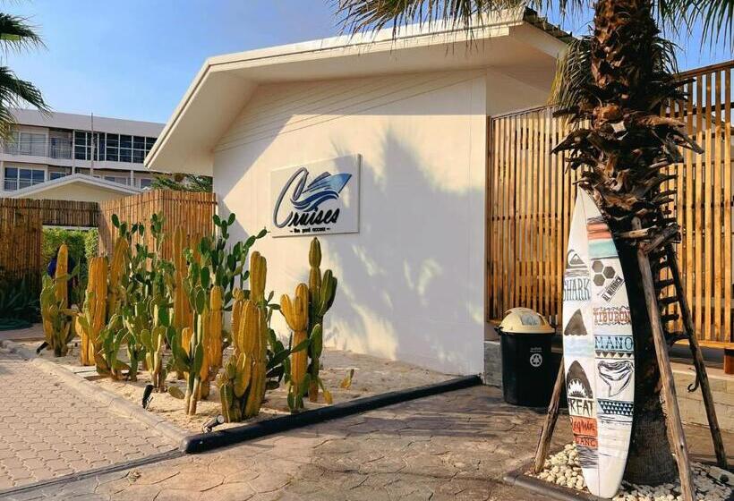 Hotel Cruises The Pool Access