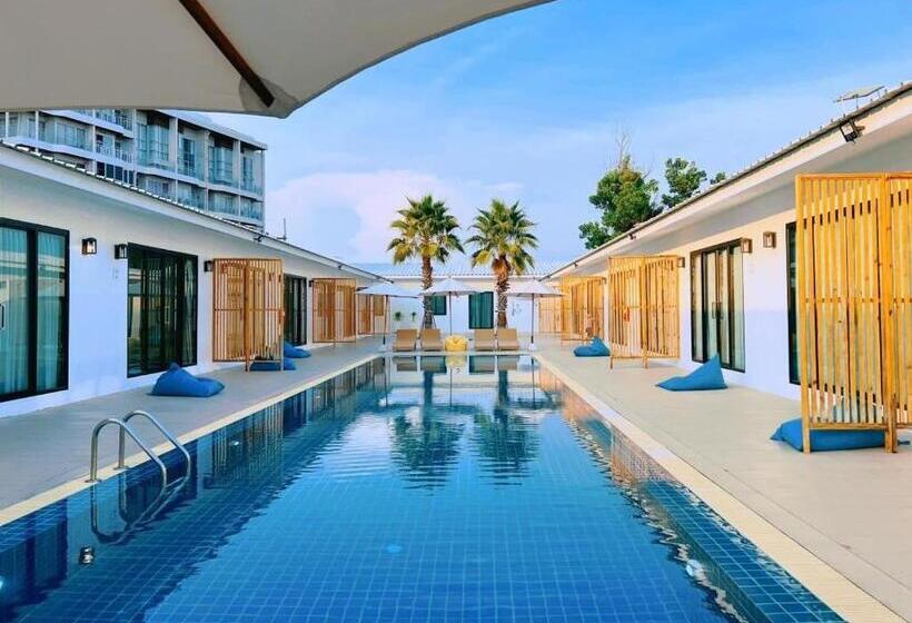 Hotel Cruises The Pool Access