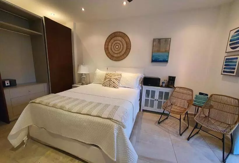 هتل Las Palmas Joliet