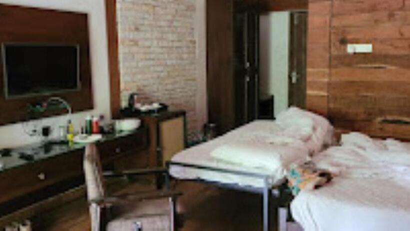 Отель Mpt Jungle Camp, Panna