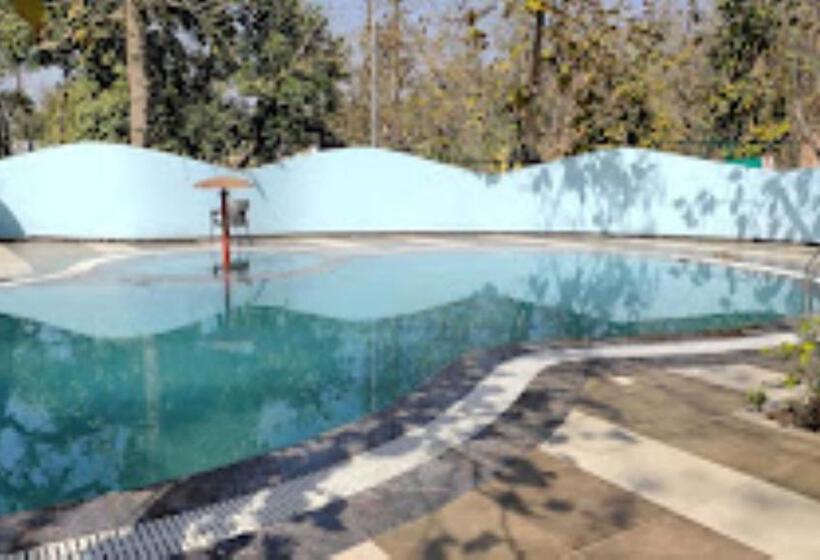 Отель Mpt Jungle Camp, Panna