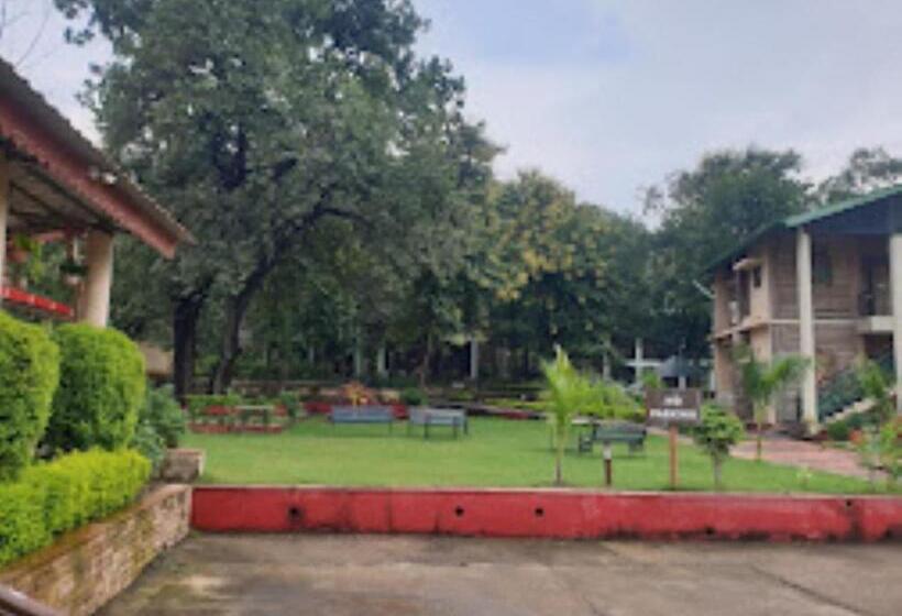 Отель Mpt Jungle Camp, Panna