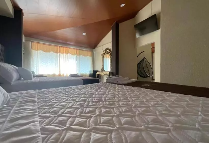 Hotelli Orillas Del Zamora
