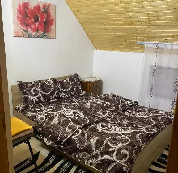 Majatalo Cabana Bradu Moșului