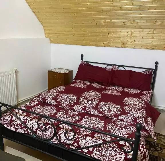 Majatalo Cabana Bradu Moșului