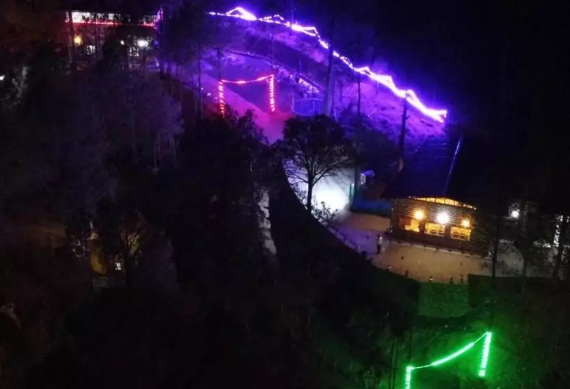 Lomakeskus Shiv Forest Villas