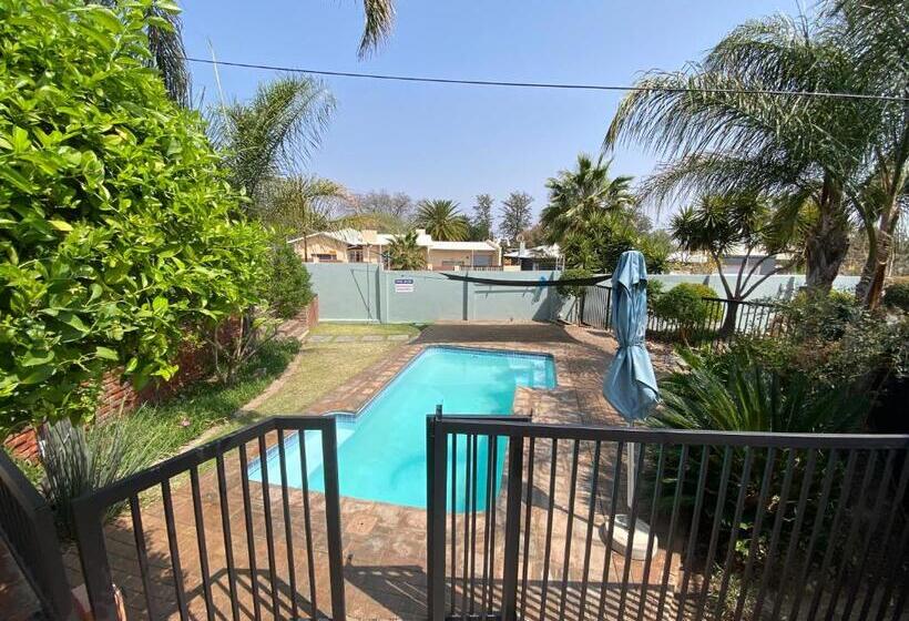 هاستل Nambani House