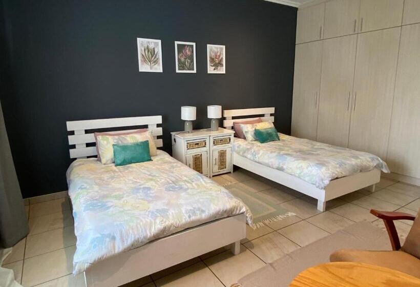 هاستل Nambani House