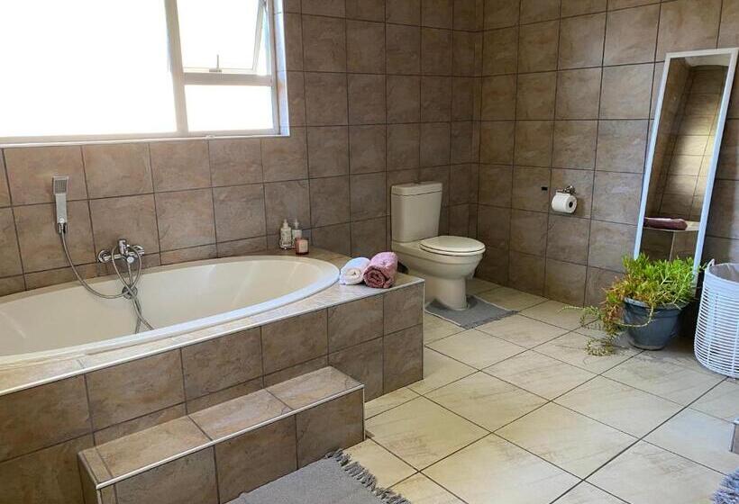 هاستل Nambani House