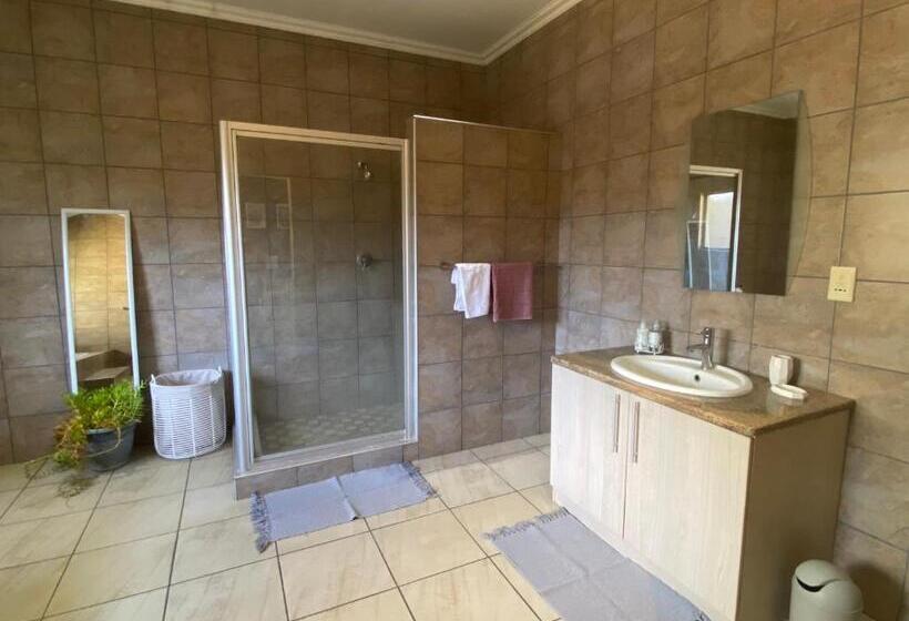 هاستل Nambani House