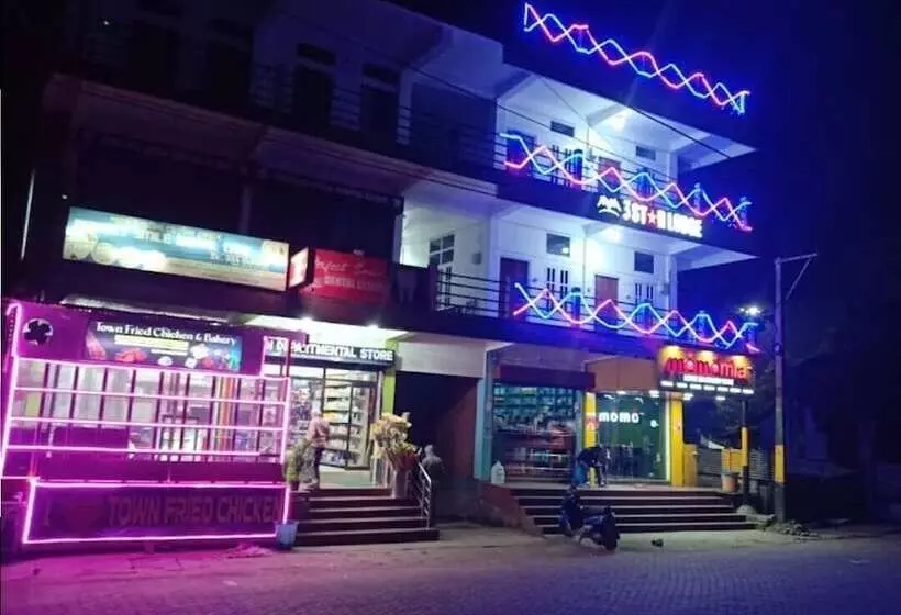 Hotelli 3 Star Lodge