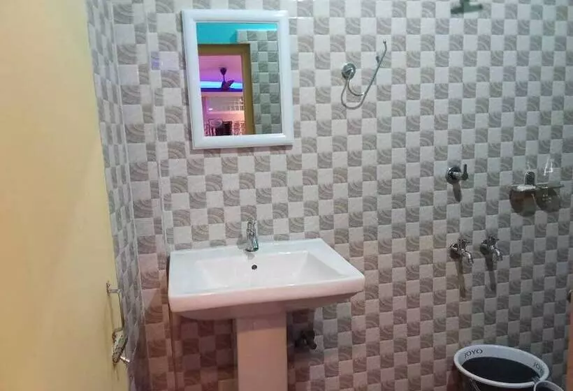 Hotelli 3 Star Lodge