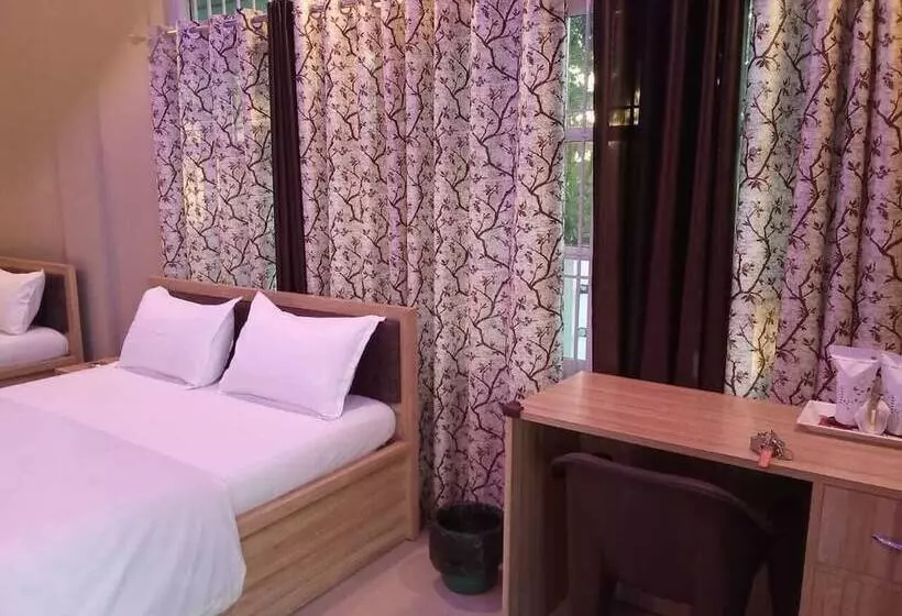 Hotelli 3 Star Lodge