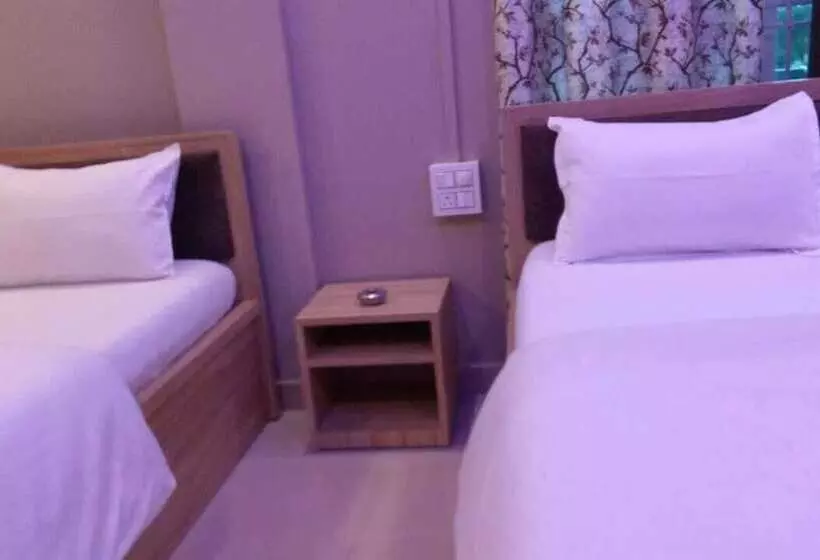 Hotelli 3 Star Lodge