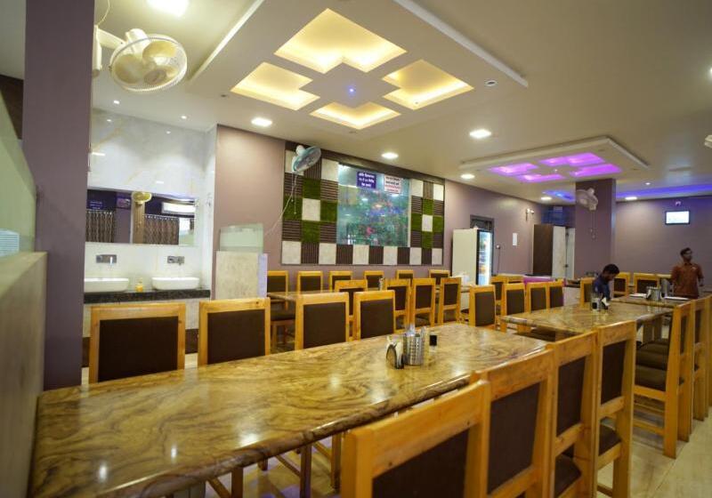 Отель Aarti Celebration