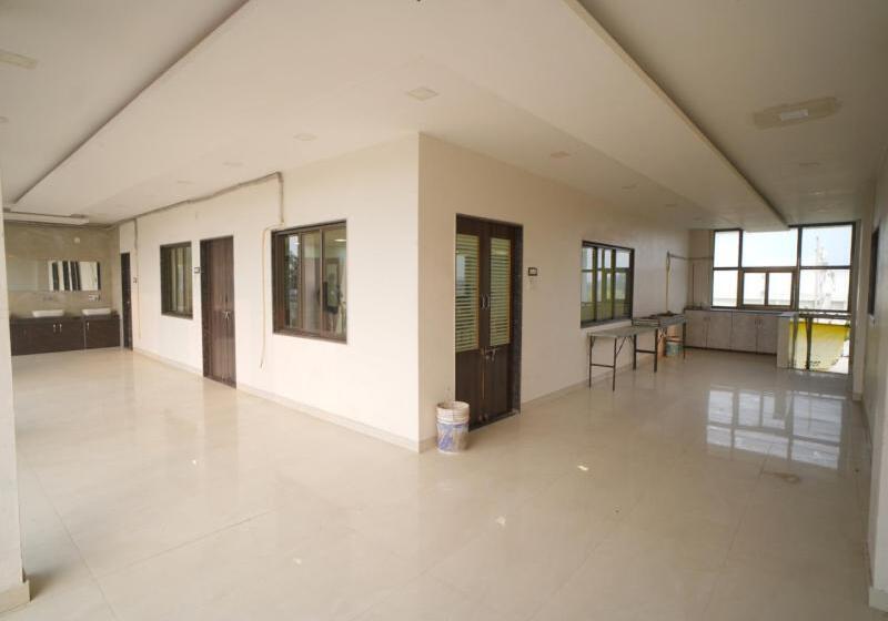 Отель Aarti Celebration