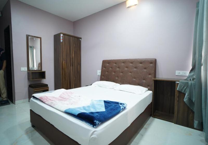 Отель Aarti Celebration