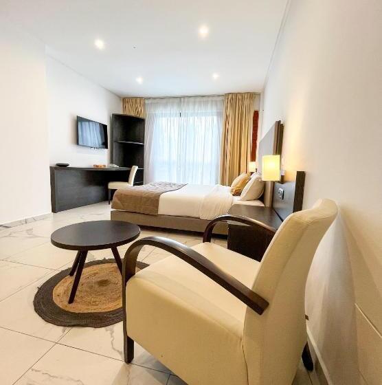 هتل Hôtel Les Terrasses De Bonoumin