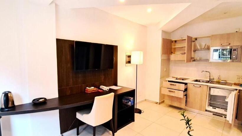 هتل Hôtel Les Terrasses De Bonoumin