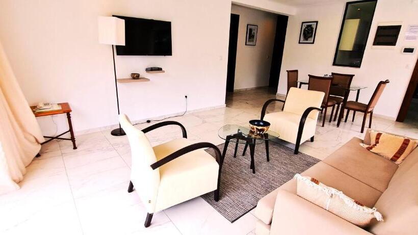 هتل Hôtel Les Terrasses De Bonoumin