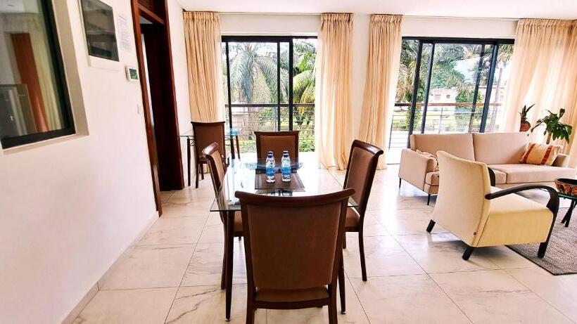 هتل Hôtel Les Terrasses De Bonoumin