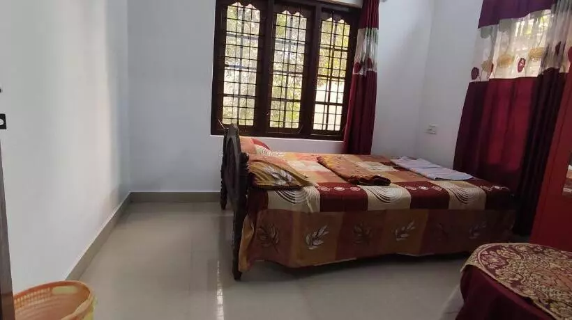 Hotelli Koonamparayil Home Stay Munnar Anaviratty Family Only