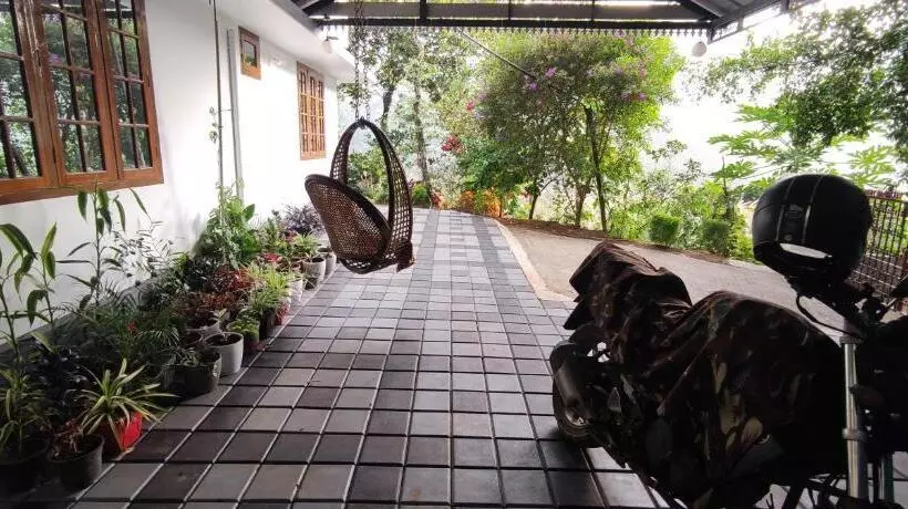 Hotelli Koonamparayil Home Stay Munnar Anaviratty Family Only