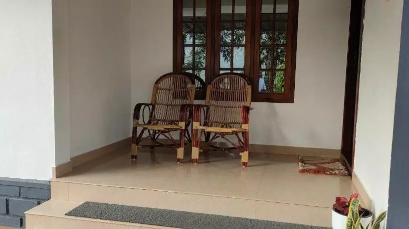 Hotelli Koonamparayil Home Stay Munnar Anaviratty Family Only