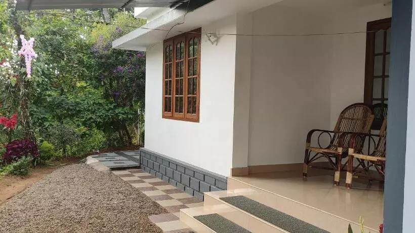 Hotelli Koonamparayil Home Stay Munnar Anaviratty Family Only