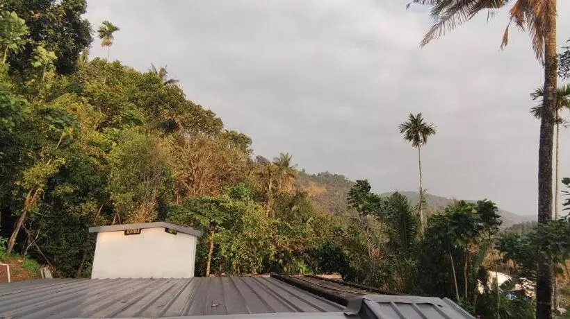 Hotelli Koonamparayil Home Stay Munnar Anaviratty Family Only