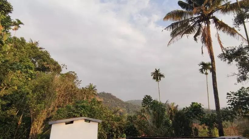 Hotelli Koonamparayil Home Stay Munnar Anaviratty Family Only