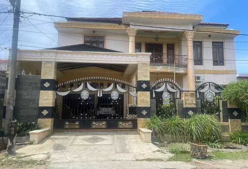 Hotelli Oyo 93502 Homestay Pakmuklis Syariah 2