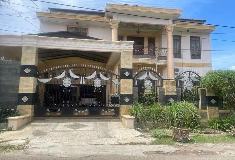 Hotelli Oyo 93502 Homestay Pakmuklis Syariah 2