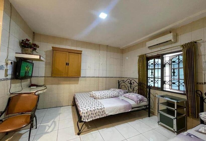 酒店 Oyo 93502 Homestay Pakmuklis Syariah 2