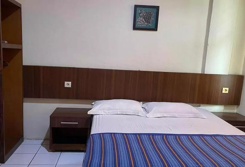 Hotelli Oyo 93502 Homestay Pakmuklis Syariah 2